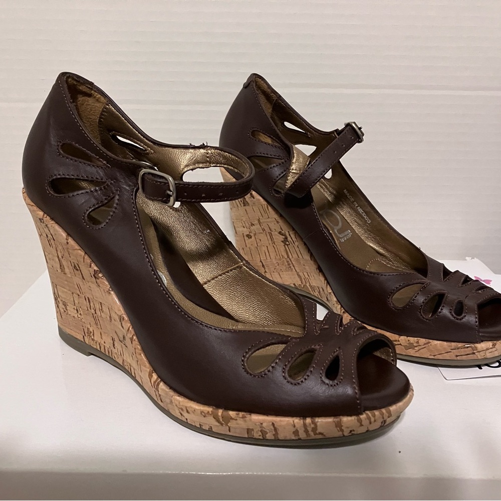 Crocs Women’s Brown Cork leather Wedge Sandals
